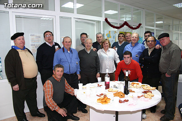 La Asociación de Discapacitados Físicos de Totana MIFITO da la bienvenida a la navidad, Foto 1