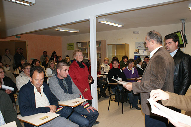 El Centro de Desarrollo Local forma a 650 usuarios a través de los 45 cursos realizados durante el año 2008 - 1, Foto 1