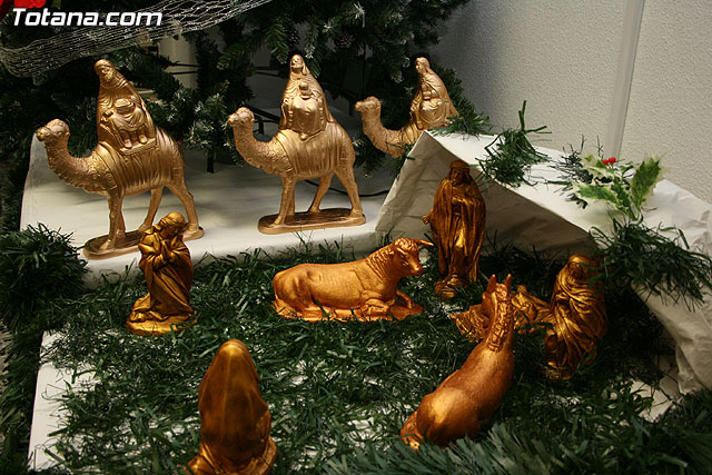 Autoridades municipales comparten una cena navideña con las usuarias de la “Asociacin de Amas de Casa, Consumidores y Usuarios de de las Tres Avemaras” - 13