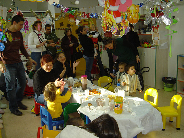Fiesta de Navidad de la Escuela Infantil Carmen Bar - 6