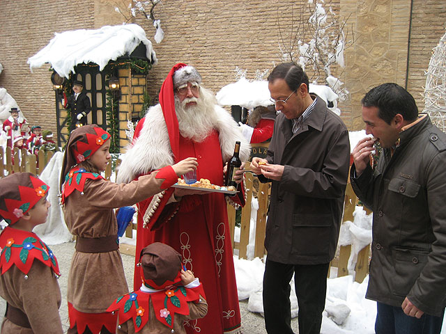 El Alcalde visita la casa de “Papá Noel murciano” - 2, Foto 2