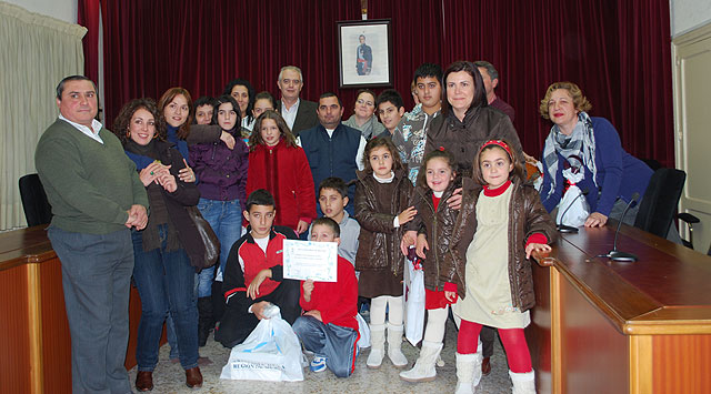Peluquería B&J recibe el primer premio del concurso de escaparates navideños - 1, Foto 1