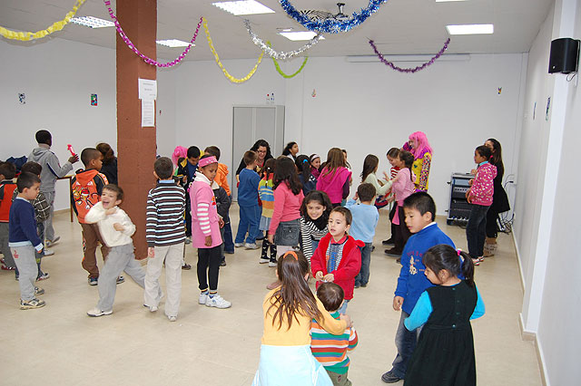 Los niños del barrio del Carmen de Las Torres de Cotillas, de fiesta por Navidad - 1, Foto 1