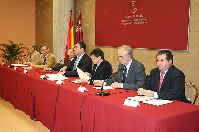 El Ayuntamiento de Abarán ha firmado un convenio para mejorar la seguridad vial - 2, Foto 2