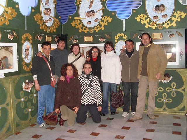 Members of the Psychosocial Support Service of the Nativity visit the exhibition "Art in Christmas", Foto 1