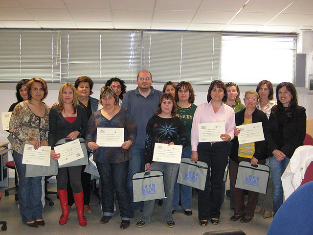 Más de medio millar de personas formadas en nuevas tecnologías en un total de 75 cursos, Foto 1