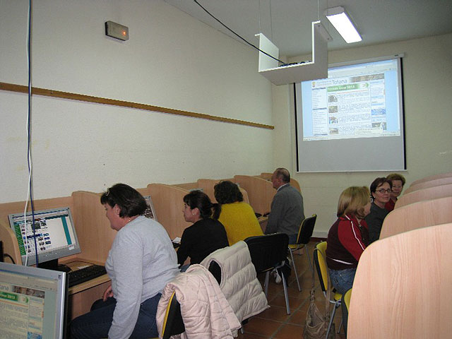 Más de medio millar de personas formadas en nuevas tecnologías en un total de 75 cursos, Foto 3