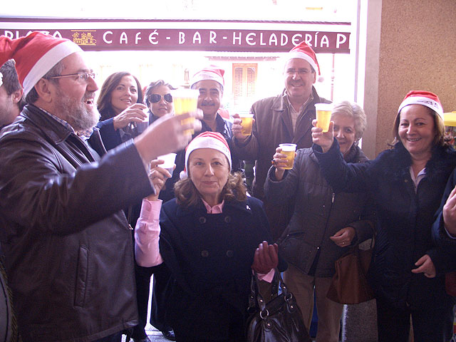 Los santomeranos toman las calles y bares del municipio con motivo de la celebracin del ‘I Tour de Cañas Navideño’ - 1