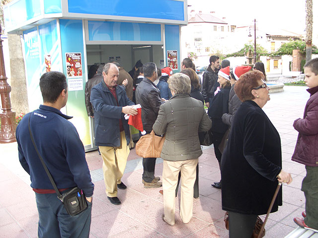Los santomeranos toman las calles y bares del municipio con motivo de la celebracin del ‘I Tour de Cañas Navideño’ - 4
