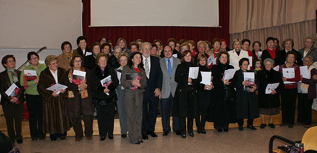 Se presenta el libro de cocina “Comer en el Puerto”, 50 recetas en el Cincuentenario - 1, Foto 1
