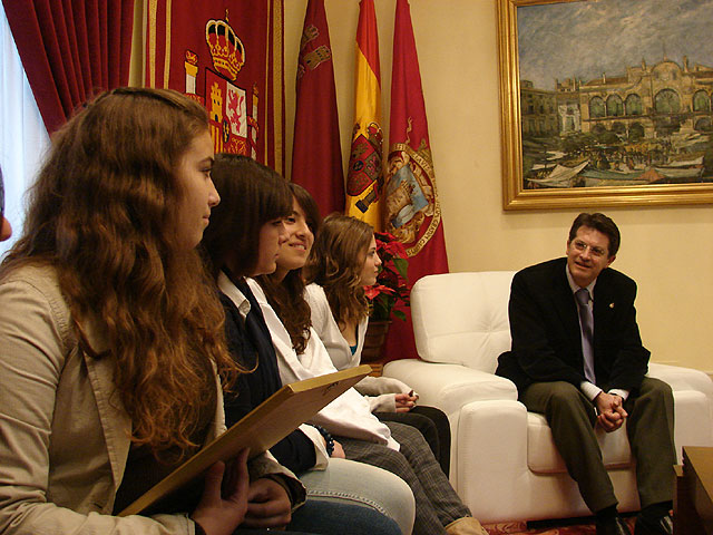 El Alcalde de Lorca recibe en el Consistorio a estudiantes argentinos que participan en un intercambios con jóvenes lorquinos - 2, Foto 2