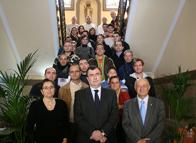 El consejero de Obras Públicas entrega las llaves de una promoción de 37 viviendas de protección pública en Cieza - 1, Foto 1