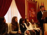 El Alcalde de Lorca recibe en el Consistorio a estudiantes argentinos que participan en un intercambios con jóvenes lorquinos