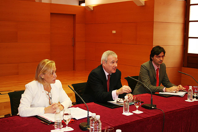 Valcárcel anuncia nuevas medidas fiscales en 2009 para beneficiar a las empresas y las familias - 2, Foto 2