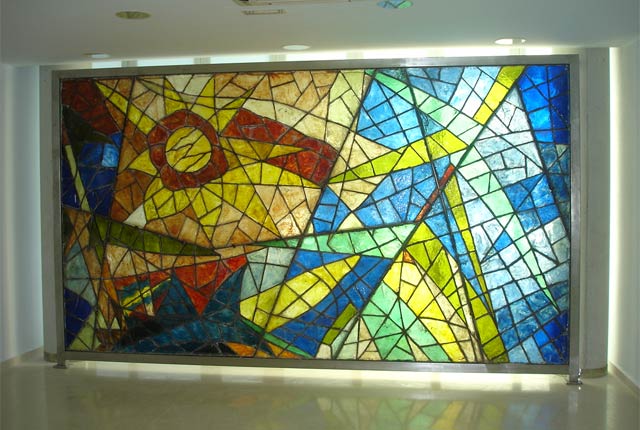 Concluye la  instalación de las monumentales vidrieras del Club Remo, obra de Muñoz Barberán - 1, Foto 1