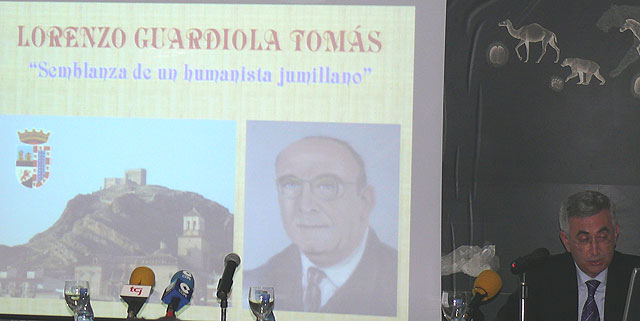Más de un centenar de personas arroparon a los familiares de Lorenzo Guardiola en el acto recuerdo a su figura - 4, Foto 4