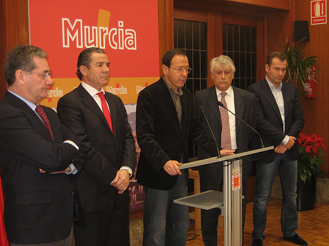 El Alcalde de Murcia expresa al Presidente del Real Murcia la intención del Equipo de Gobierno de seguir colaborando con el club - 2, Foto 2
