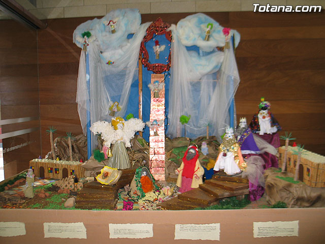 Users Psychosocial Support Service conducted an innovative, creative and original Christmas Bethlehem recycled materials, Foto 1