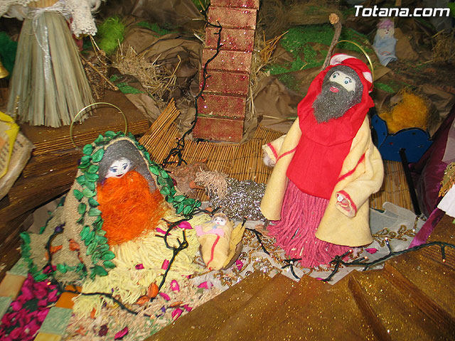 Los usuarios del Servicio de Apoyo Psicosocial realizan un innovador, creativo y original Beln de Navidad con materiales reciclados - 2