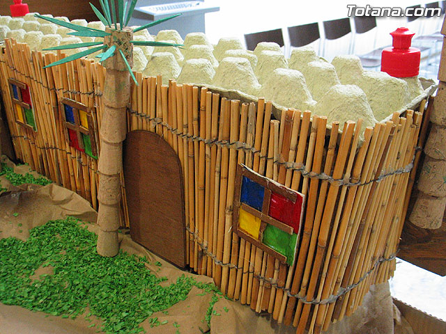 Los usuarios del Servicio de Apoyo Psicosocial realizan un innovador, creativo y original Beln de Navidad con materiales reciclados - 10