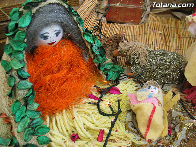 Los usuarios del Servicio de Apoyo Psicosocial realizan un innovador, creativo y original Beln de Navidad con materiales reciclados - 8