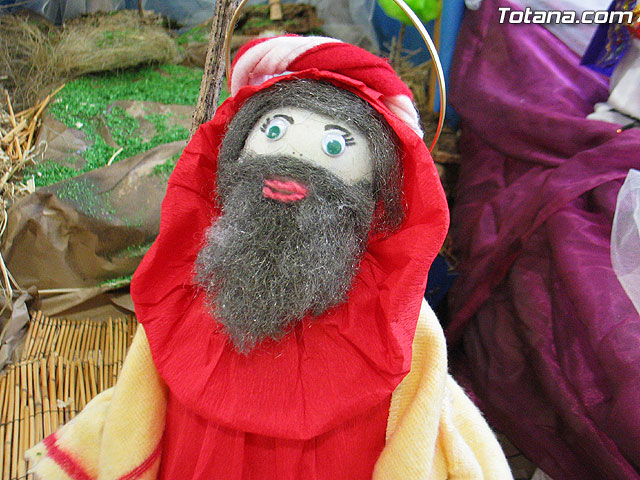 Los usuarios del Servicio de Apoyo Psicosocial realizan un innovador, creativo y original Beln de Navidad con materiales reciclados - 9