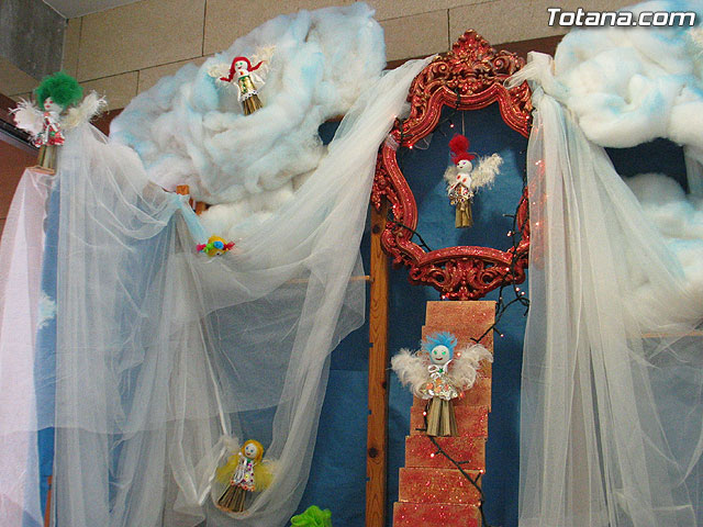 Los usuarios del Servicio de Apoyo Psicosocial realizan un innovador, creativo y original Beln de Navidad con materiales reciclados - 14