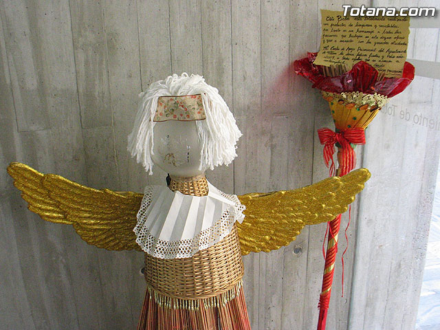 Los usuarios del Servicio de Apoyo Psicosocial realizan un innovador, creativo y original Beln de Navidad con materiales reciclados - 16