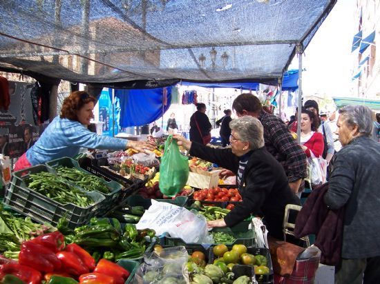 El mercadillo semanal del miércoles día 7 de enero se celebrará el martes 6 de enero, Foto 1