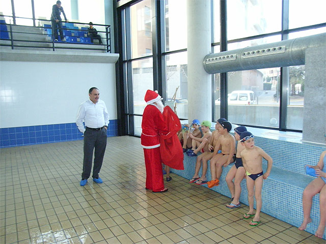 Finalizan los cursos de natación del último trimestre del año 2008 en la piscina municipal cubierta, Foto 3