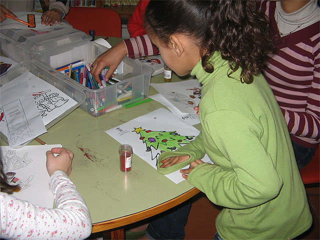 La Biblioteca Municipal organiza actividades para ayudar a los más pequeños a escribir las cartas a los Reyes Magos, Foto 2