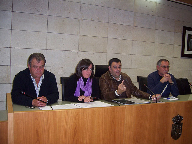 El Ayuntamiento y los afectados por el futuro trazado del AVE crean una plataforma, Foto 3