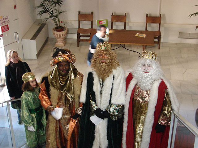 Los Reyes Magos de Oriente visitaron el Ayuntamiento de Lorca y la Plaza de España - 3, Foto 3