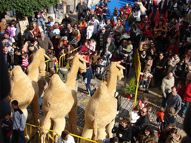 Los Reyes Magos de Oriente visitaron el Ayuntamiento de Lorca y la Plaza de España - 4, Foto 4