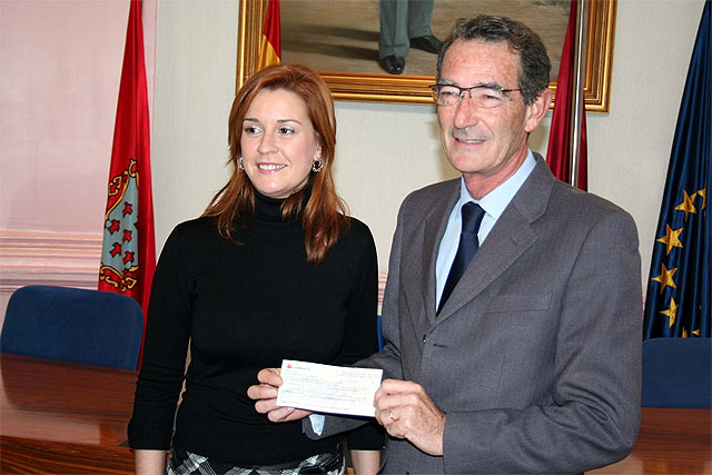 Alzheimur recibe una donación del Ayuntamiento de Alcantarilla: lo recaudado en el concierto musical de Luis Eduardo Aute - 1, Foto 1