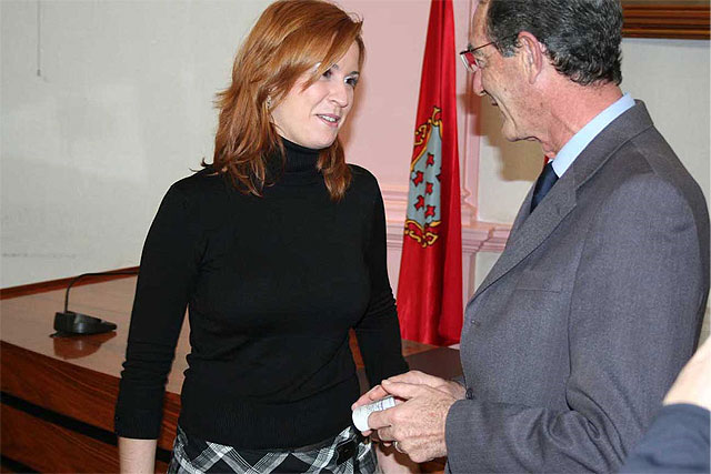 Alzheimur recibe una donación del Ayuntamiento de Alcantarilla: lo recaudado en el concierto musical de Luis Eduardo Aute - 2, Foto 2