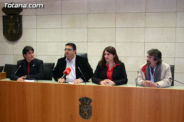 Autoridades municipales realizan una recepcin institucional al escultor y belenista, Jos Lus Mayo Lebrija - 2