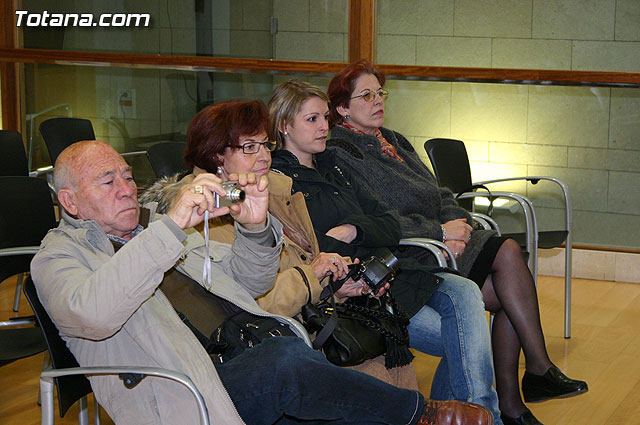 Autoridades municipales realizan una recepcin institucional al escultor y belenista, Jos Lus Mayo Lebrija - 3