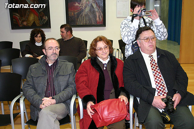 Autoridades municipales realizan una recepcin institucional al escultor y belenista, Jos Lus Mayo Lebrija - 4