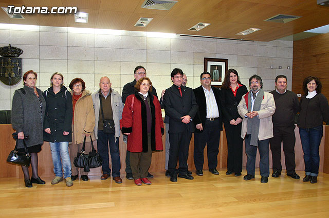 Autoridades municipales realizan una recepcin institucional al escultor y belenista, Jos Lus Mayo Lebrija - 12