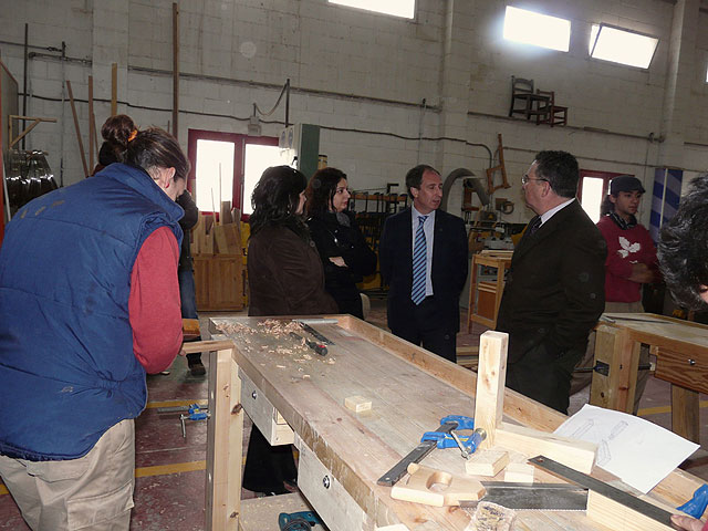 El Alcalde de Molina de Segura y el Director del Servicio Regional de Empleo y Formación visitan la Escuela Taller Casa del Horno del Concejo y el Taller de Empleo Mujeres de Molina III - 3, Foto 3