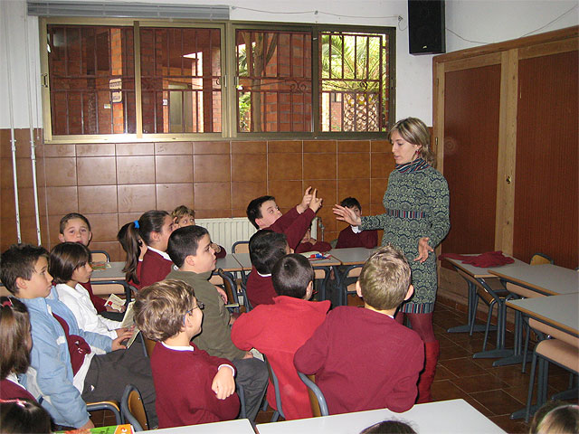 La Concejalía de Sanidad desarrolla un taller  de nutrición  y un desayuno saludable con  los niños  del colegio “Reina Sofía”, Foto 3