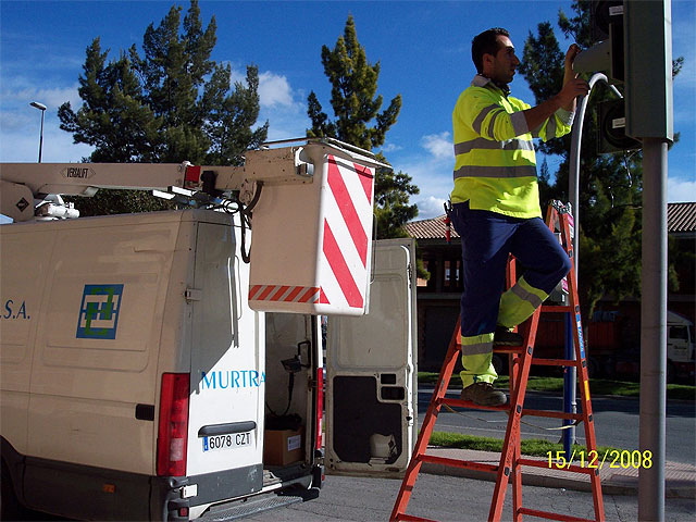 Sustituyen las ópticas de los semáforos adapatándolas a la nueva tecnología LED para conseguir una mejor eficiencia energética, Foto 3