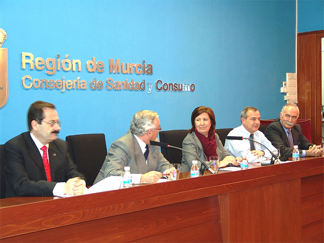 Sanidad y la Universidad de Murcia firman un convenio para estimular la investigación - 1, Foto 1