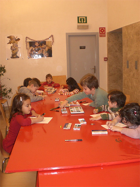 El Museo Salzillo expone un mural realizado por los niños participantes en los talleres de Navidad - 2, Foto 2