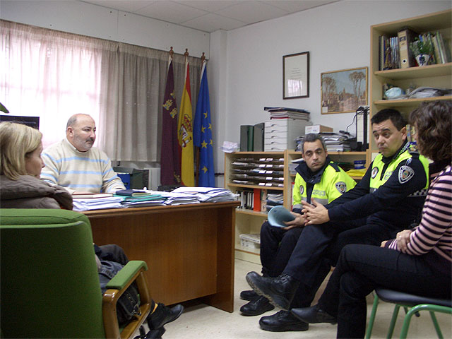 La vuelta al trabajo de los alumnos de educación primaria y secundaria de Santomera, La Matanza y el Siscar se produce marcada por la puesta en funcionamiento del ‘Agente Tutor’ - 2, Foto 2