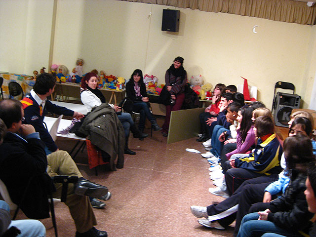 Jóvenes de Fortuna y del Consejo de la Juventud se reúnen para repartir juguetes a los niños desfavorecidos - 1, Foto 1