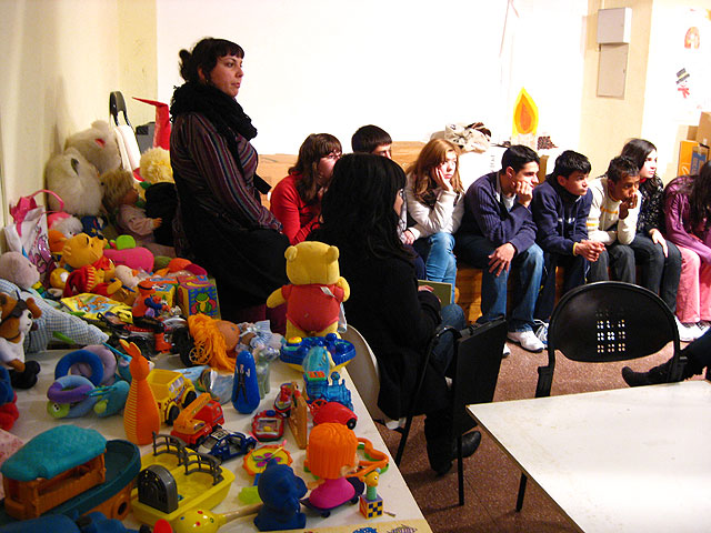 Jóvenes de Fortuna y del Consejo de la Juventud se reúnen para repartir juguetes a los niños desfavorecidos - 2, Foto 2