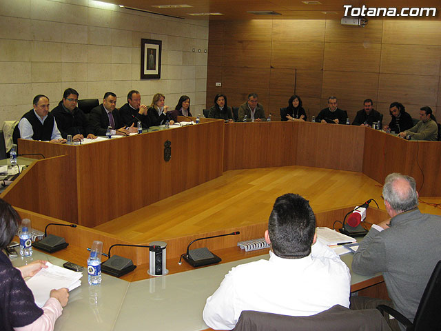 El pleno aprueba la solicitud de un trazado alternativo al AVE al Ministerio de Fomento, Foto 1