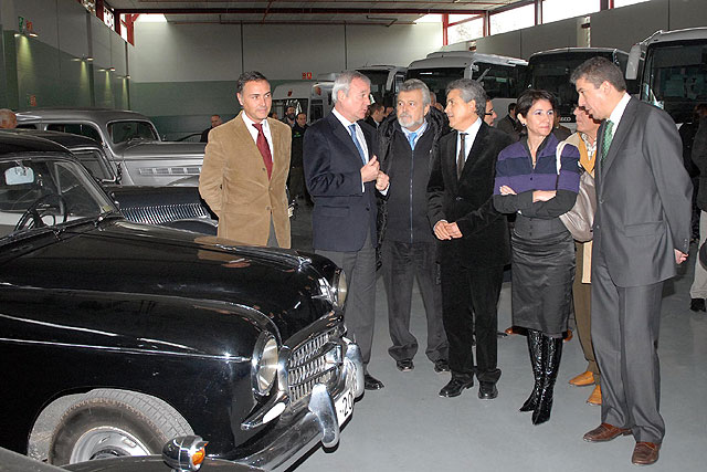 Valcárcel inaugura las nuevas instalaciones del Parque Móvil Regional, cuyos vehículos prestan más de 20.000 servicios al año - 3, Foto 3